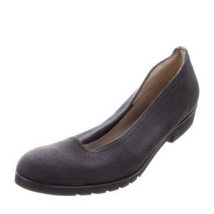 SALVATORE FERRAGAMO Black leather rubber soled shoes SZ 8.5 narrow   LIKE NEW